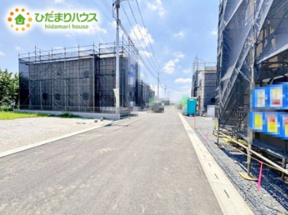 繁華街のようなにぎやかさがないため、車の音や話し声が少なく、静かな生活を望む人に適している閑静な住宅地！
