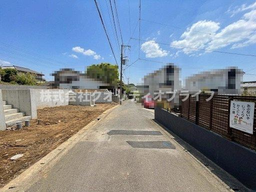 周囲に高い建物が建たない用途地域のため、空が広く感じられ、安定した日照が確保されやすい環境です