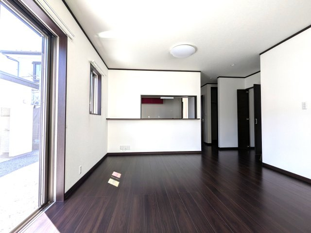 南側に位置しており、明るいリビングです♪