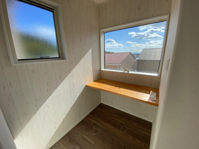 寝室にはカウンター付き！書斎や家事スペースとして大変重宝します！