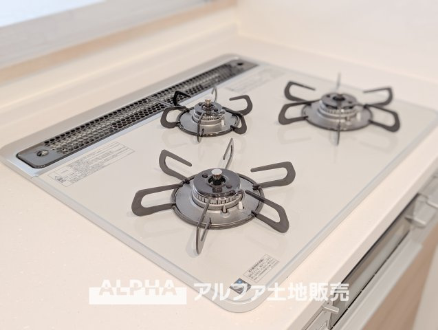 【gas　stove】◆ガスコンロ◆使い勝手に配慮されたガスコンロを備えたキッチン。火力調整がしやすく、毎日の調理がスムーズに進み、家事の時間を心地よく支えてくれます