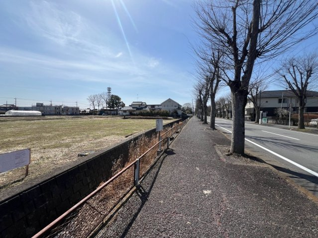 久喜市西（全28区画）9号地　現地写真　周辺は高い建物が建っていないので、採光に恵まれ、緑の多い閑静な住宅地で子育て家族にピッタリ。