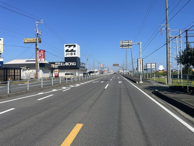 現地の西側が国道23号と接しています