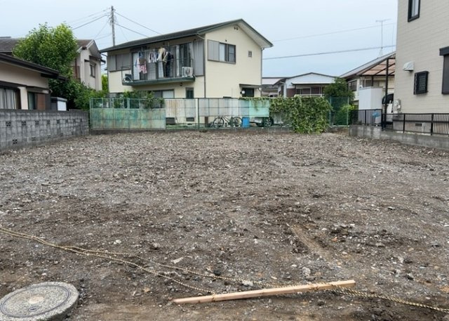 土地の形が極端に長細かったり、狭小地、あるいは道路との高低差がある傾斜地だった場合、後々売ろうとしても買い手がつかない場合もあります。後々、売却することになった時に価値の下がらない土地を選びましょう。