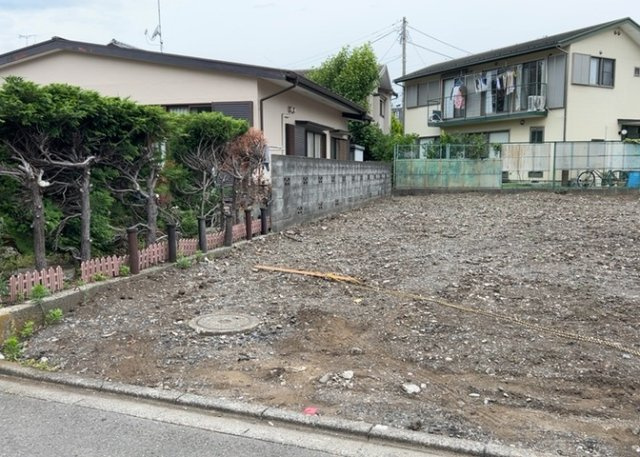 土地を買う際、住む地域の自治体や福祉の補助制度にも注目してみましょう。子供や老人の医療補助やゴミ出しのルールなど、自治体によってルールに大きな違いがあるため、暮らしやすい土地で判断するとよいでしょう。