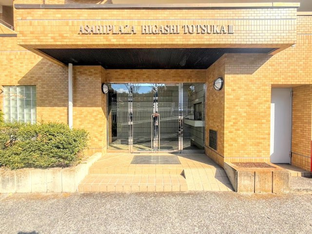 ◆エントランスは、マンションの「顔」印象を左右する大事な空間です。居住者の帰り、訪れる方を優しく迎えてくれます。　