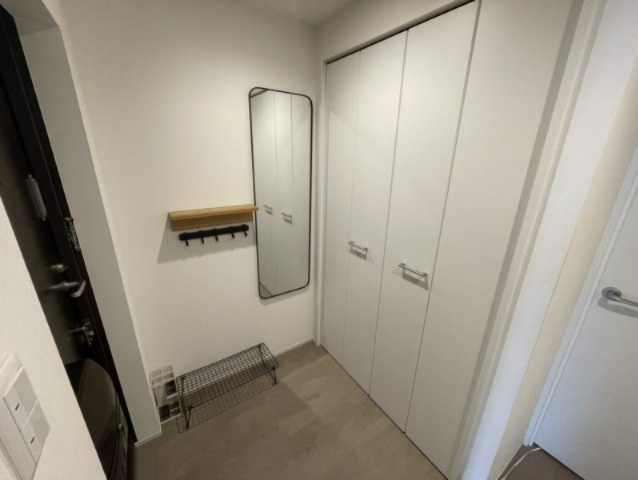大型下足収納のある玄関です♪