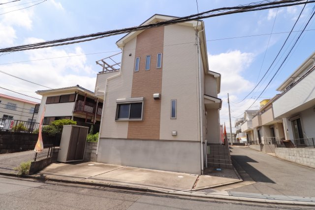 美しい街並みが魅力の開発分譲地に佇む、平成27年築の4LDK。空室につきいつでもご見学可能です！