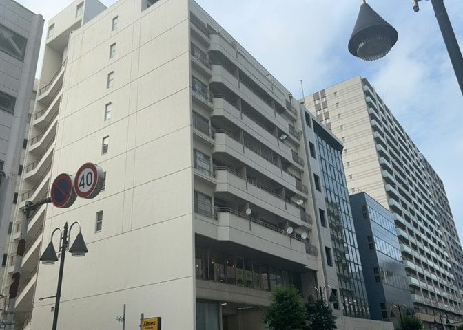 外観はマンション管理がされているかの目安になります。築年数が古いと、壁面は劣化してひび割れが生じることも！建物が古びていても細かいところが修繕されていると、きちんと管理されているなぁと感じるでしょう。