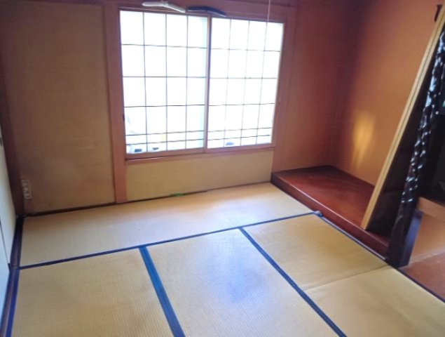 落ち着いた和室は窓の障子から優しい光が差し込みます。