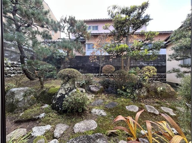 縁側から中庭園