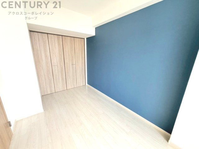 子供部屋…創造性や成長を促す遊びの空間を提供。学習や趣味に集中できる環境を整えます。個別のプライベートスペースは自己表現と自立心を育み、心地よい睡眠環境を整えリラックスできる場所を提供。