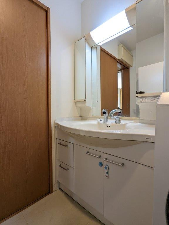 カウンターのある洗面化粧台