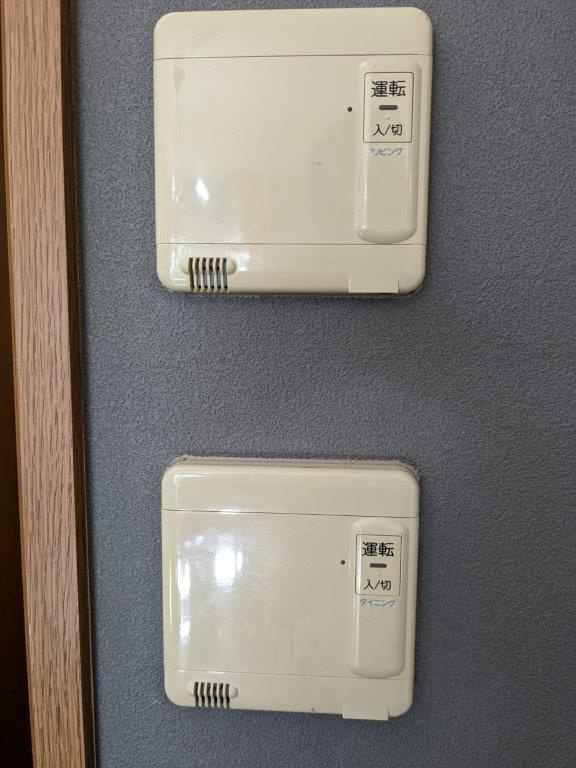 リビング、ダイニング、キッチンの3系統に温水式の床暖房があります　冬も足元から暖かいです♪