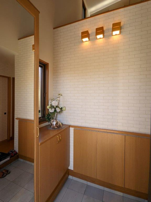 吹き抜けのある玄関