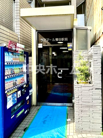 【エントランス】マンションのエントランスは、その物件の印象を決める、顔とも言える場所です。毎日通る場所ですからきれいなのが一番です。