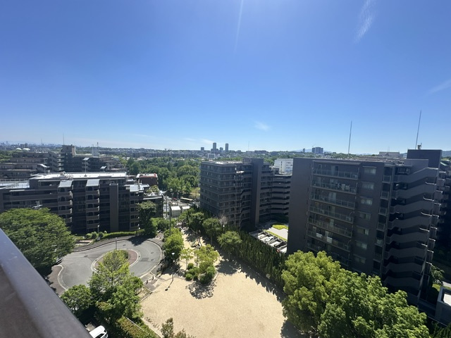 9階部分の高層階につき眺望良好！眺めを楽しんだり、外の空気を吸って心も身体もリフレッシュできそうです。