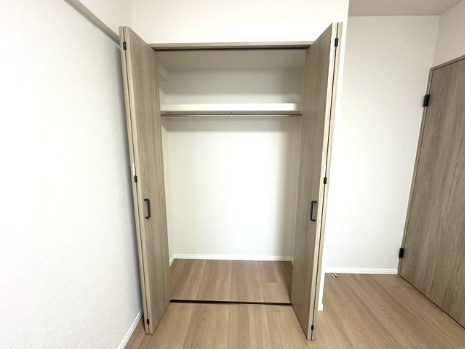 洋室6帖のクローゼット！全居室に収納が備わり、お部屋も広くスッキリとお使いいただけます。