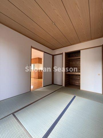 リビング繋がりの畳の和室は、育児・家事・客間に用途を限りません♪　　フローリングとは異なるテイストが楽しめますよ。