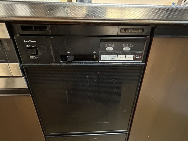 ビルトインタイプの食洗器が備わっており毎日の後片付けを効率化してくれます。手洗いでは手間のかかる食器もまとめて洗浄できる為忙しい日でも家事の負担を軽減。省エネ性に優れ水道代の節約にもつながります。