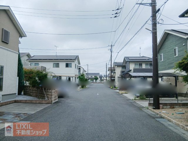 【前面道路／現地写真】前面道路はゆったりしていて、車両のすれ違いや車庫入れが楽です。