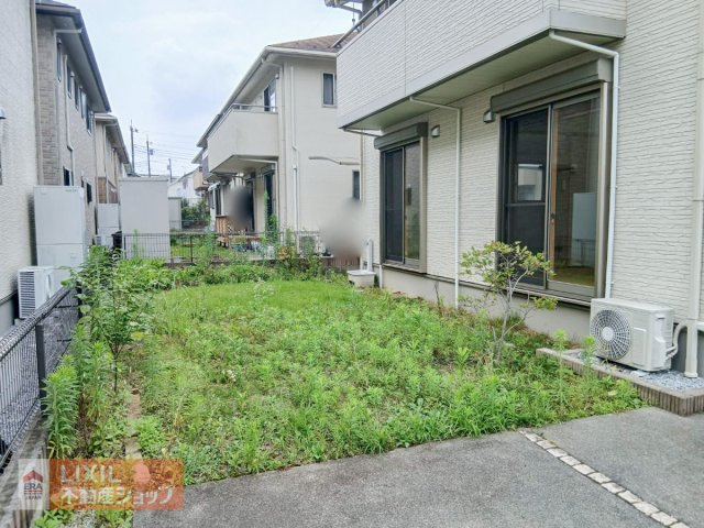 【お庭／現地写真】お庭は色々な使い方ができます。駐車・駐輪スペースの拡張、物置で収納力アップ等。