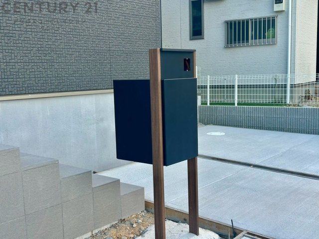 山に近く、空気が美味しく静かな環境です。公園が点在しており、のびのびと過ごせます。