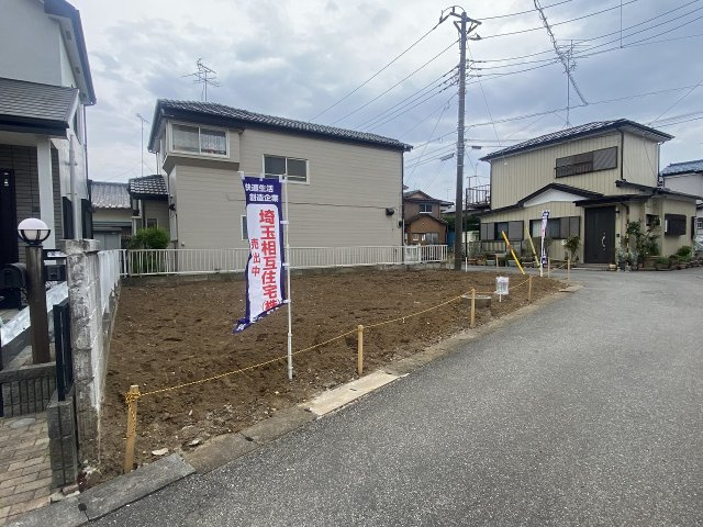 北西角地の開放感と二面道路の利便性を兼ね備えた立地。約30坪の敷地でプランニングもしやすい売地です。