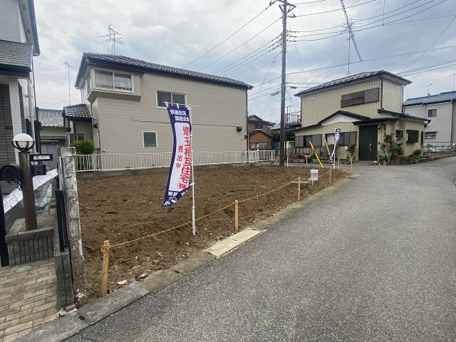 北西角地の開放感と二面道路の利便性を兼ね備えた立地。約30坪の敷地でプランニングもしやすい売地です。