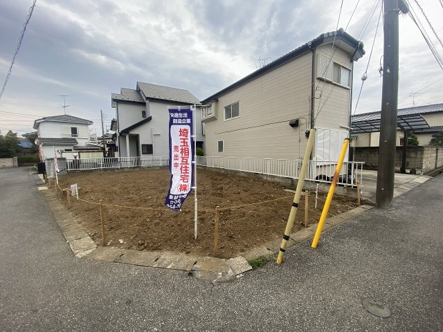 北西角地の開放感と二面道路の利便性を兼ね備えた立地。約30坪の敷地でプランニングもしやすい売地です。