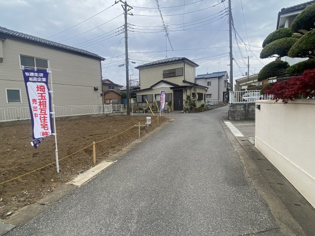 北西角地の開放感と二面道路の利便性を兼ね備えた立地。約30坪の敷地でプランニングもしやすい売地です。