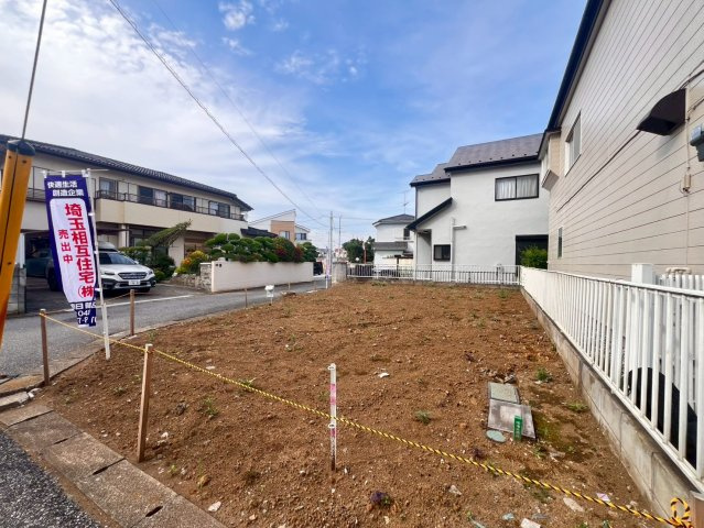 北西角地の開放感と二面道路の利便性を兼ね備えた立地。約30坪の敷地でプランニングもしやすい売地です。