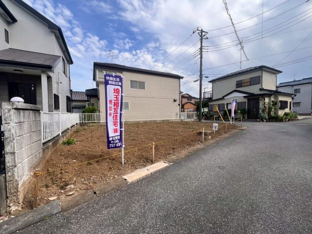 北西角地の開放感と二面道路の利便性を兼ね備えた立地。約30坪の敷地でプランニングもしやすい売地です。