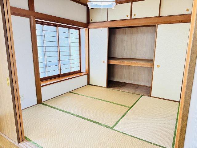 ～リビングに隣接している4.5帖の和室です～