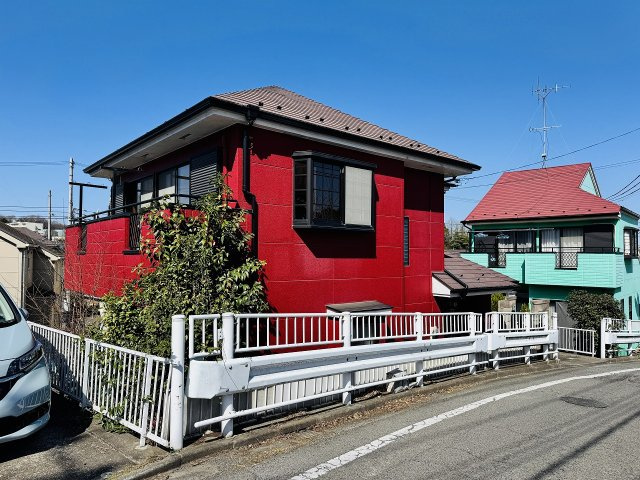 ～小宮駅徒歩11分　戸建ての建ち並ぶ、落ち着きのある住宅地内～