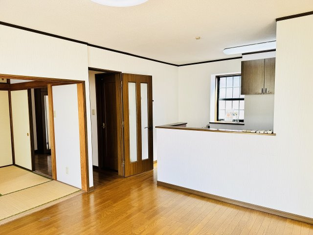 ～10.5帖の明るいLDKで、家族団欒の時間をお過ごしいただけます～