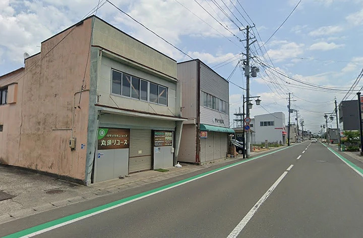 前面道路は広々しています
