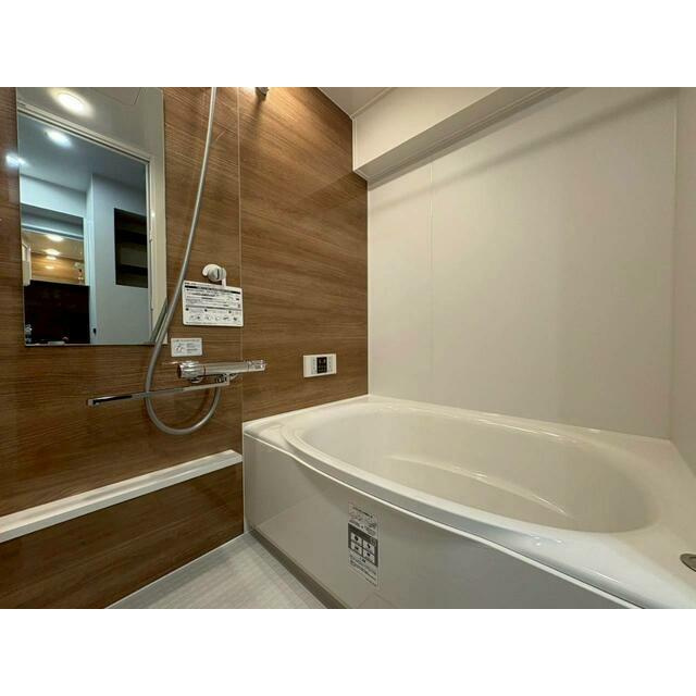 バスルームも新品です。浴室乾燥機あり