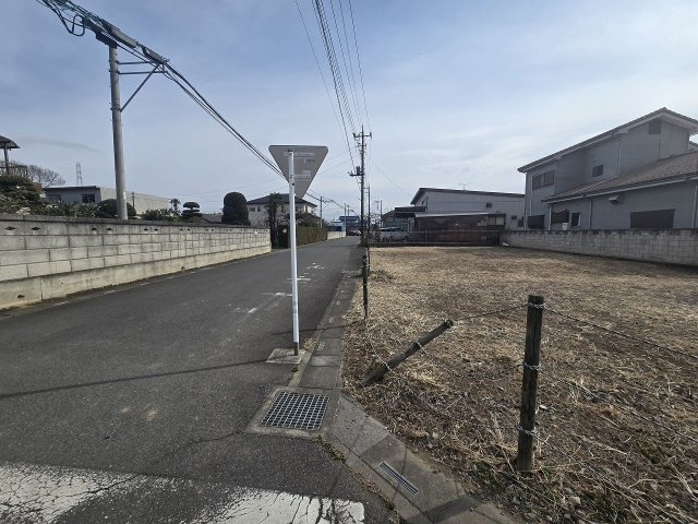 51坪超の北東角地です。