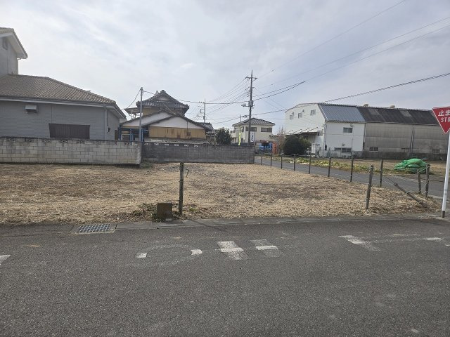 51坪超の北東角地です。