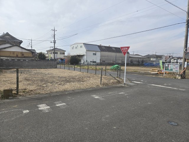 51坪超の北東角地です。