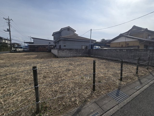 51坪超の北東角地です。