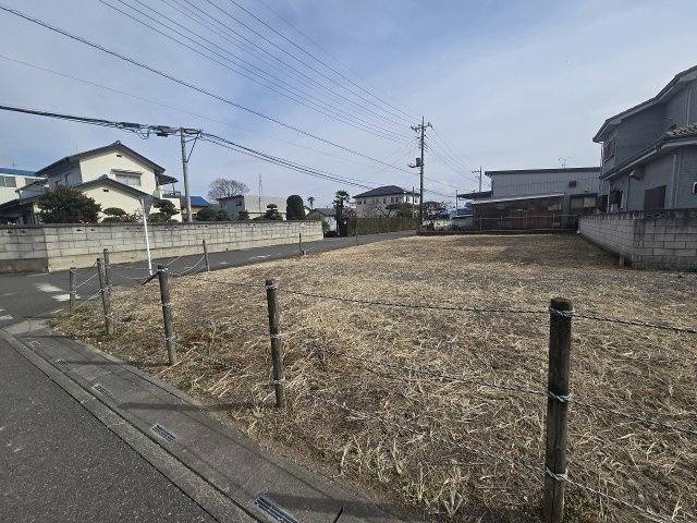 51坪超の北東角地です。