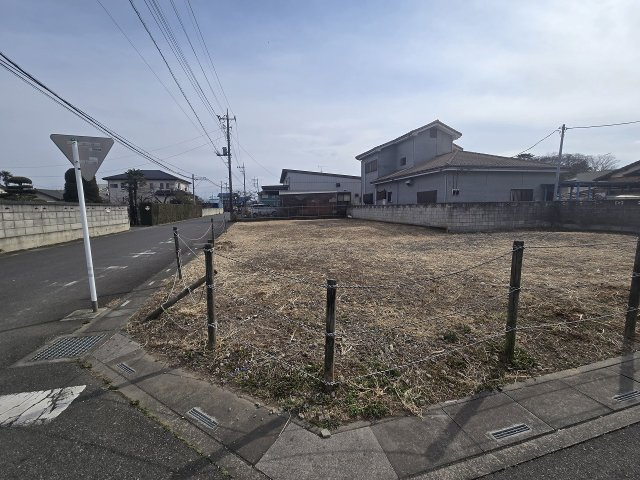 51坪超の北東角地です。