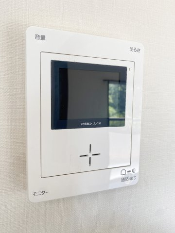 来訪者が分かるTVモニタ付きインターホン付きです。