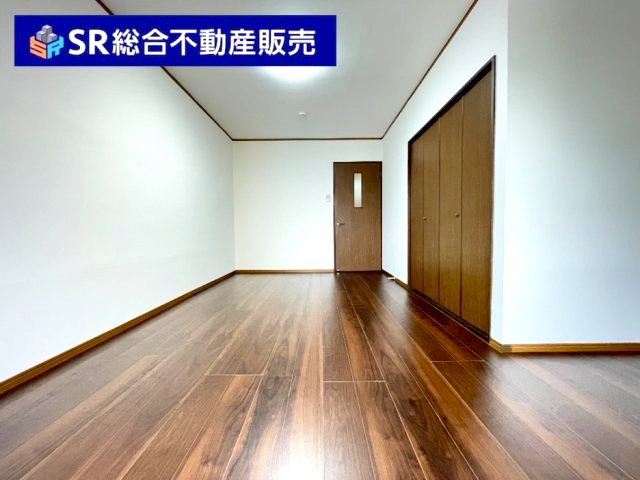 3F　8.2帖。落ち着いた雰囲気で寝室にいかがでしょうか？