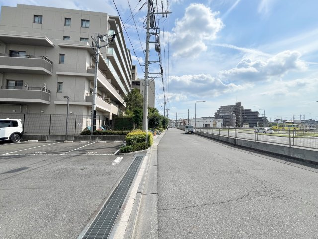 前面道路+外観です！