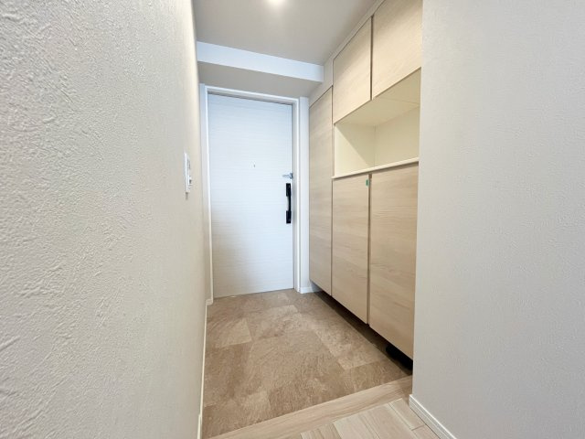 玄関収納も広く、玄関周りをスッキリ見せられます♪