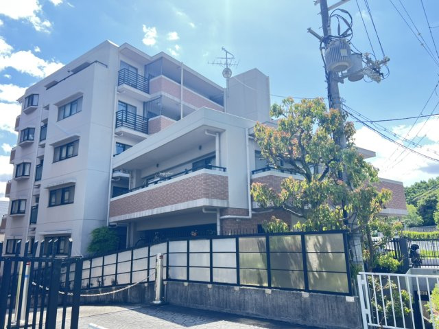 ぜひ現地をご確認下さい。陽当りや通風性など各所に施された工夫で住みやすさを実現。部屋の大きさや周辺環境・街並など、資料には掲載していない情報が現地にはたくさんございます。