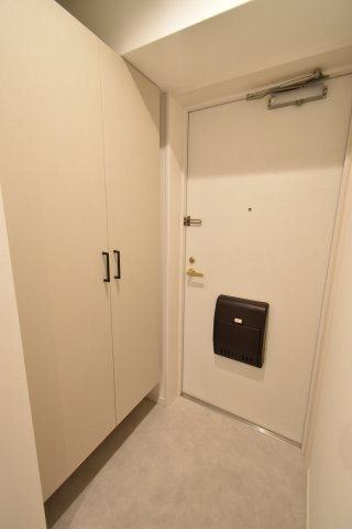 大容量のシューズボックス！内部は可動棚棚になっているので高さも自在に調整可能です♪